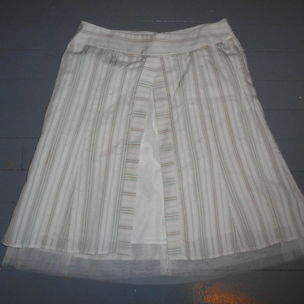 Great skirt with cutout in front and tulle